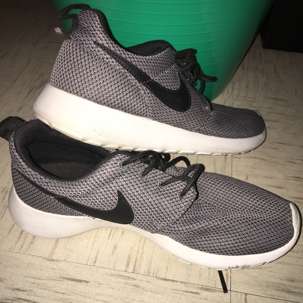 Grey Nike Roshe Runs